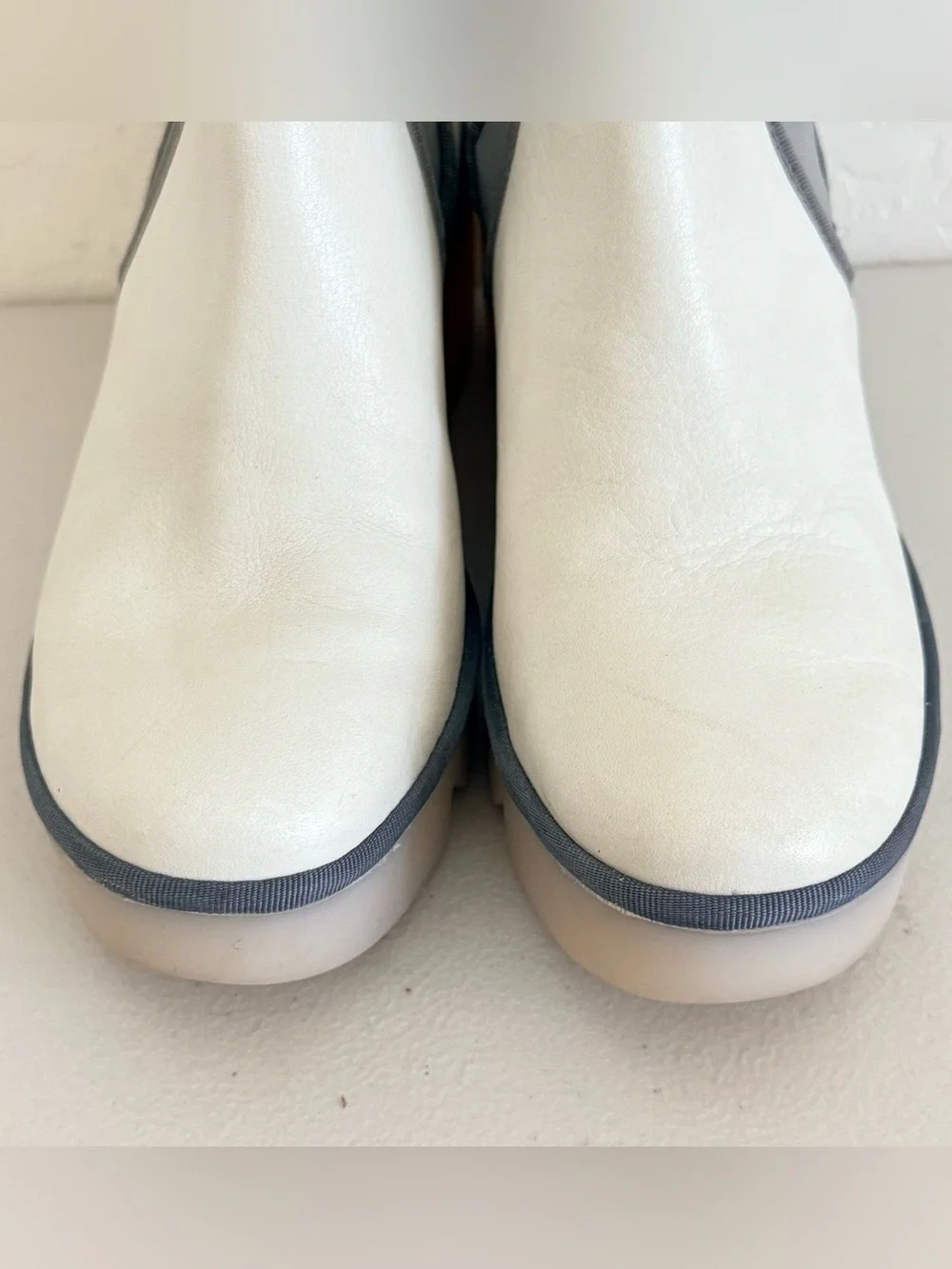 Fly London Byne Chelsea Boots in white leather Size EU 38 US 7.5/8